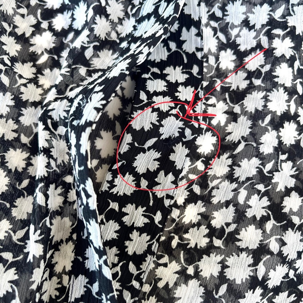 ✨ SALE ✨ H&M | Flowy Floral Shirtdress - Picture 15 of 16